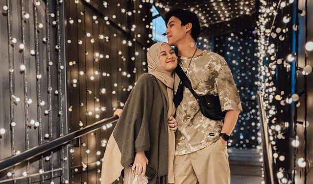 Positif Covid-19, Rey Mbayang dan Istri Mohon Doa