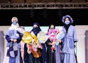 Jelang Ramadan, Brand Fashion Syari Winas Luncurkan Koleksi Sarung Denim Nusantara
