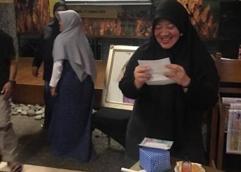 Istri Bekerja Vs Istri Di Rumah