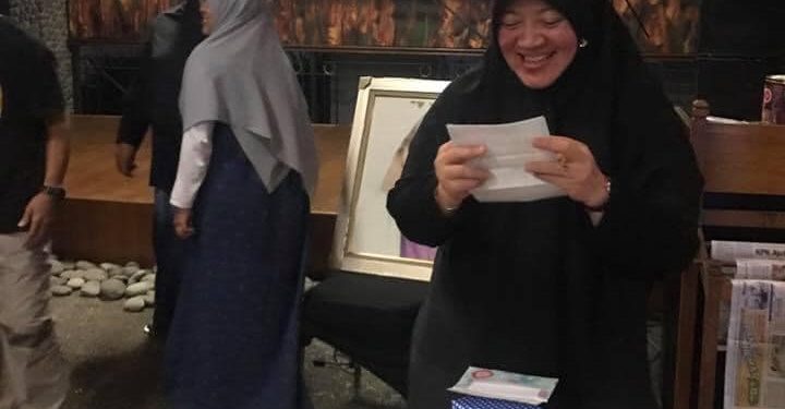 Istri Bekerja Vs Istri Di Rumah