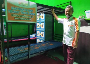 BMH Semarang Serahkan 10 Tempat Tidur Untuk Santri