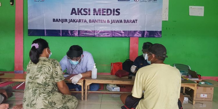 LAZ Al Azhar Sediakan Posko Medis untuk Korban Banjir Bekasi