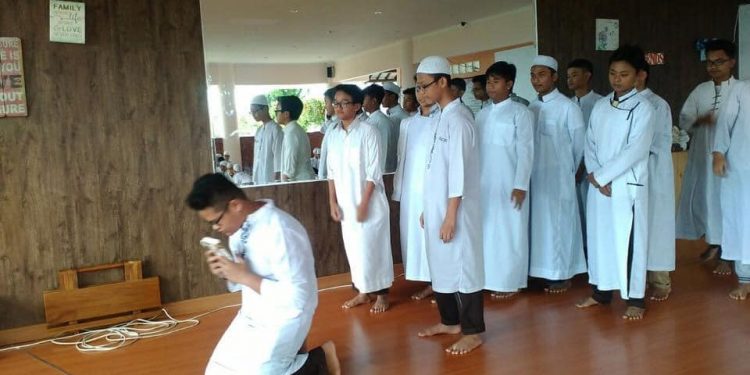 Zaman sekarang anak masuk pesantren