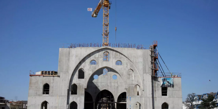 Retorika Anti Muslim Terbaru Prancis Targetkan Masjid