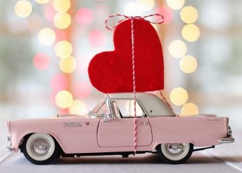 Membungkus Kemaksiatan dalam Valentine Day dan Dispensasi Nikah