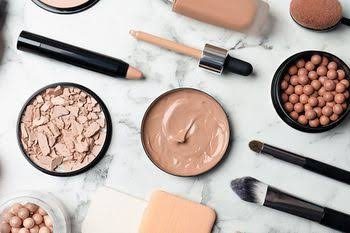 Mengenal 9 Jenis Bedak Wajah dan Fungsinya