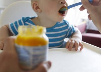 4 Alasan Pentingnya Jadwal Makan MPASI Bayi