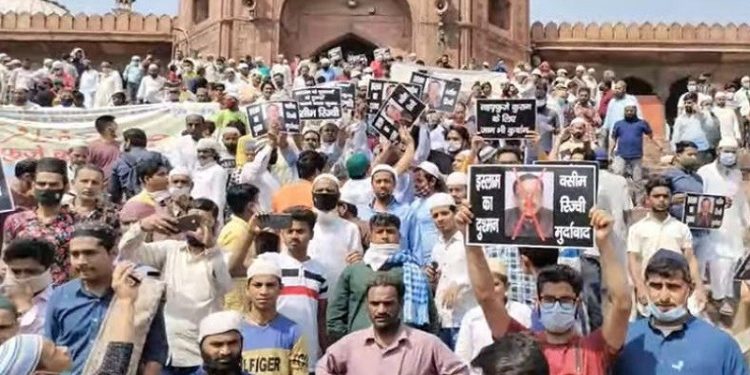 Waseem Rizvi Dikecam karena Ide Penghapusan 26 Ayat Quran