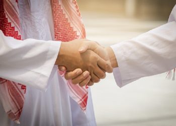 Hukum Berjabat Tangan dengan Nonmahram