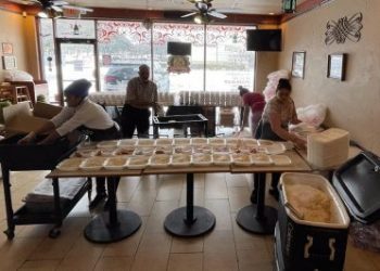 Relawan Muslim Bekerja Keras Membantu Orang Texas di Musim Dingin Ekstrim