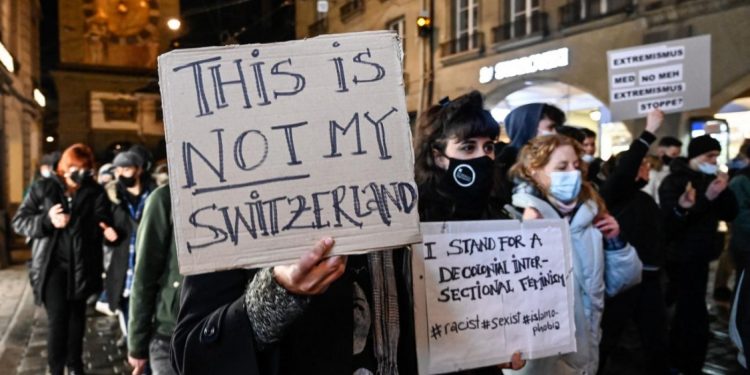 Swiss Memilih untuk Larang Pemakaian Burqa dan Niqab di Ruang Publik