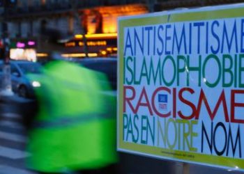 Mayoritas Pelajar Prancis Menolak Sekulerisme yang Kaku