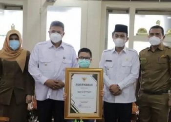 Pemkot Solok Beri Penghargaan kepada Anak SD Pembuat Video Cegah Covid-19