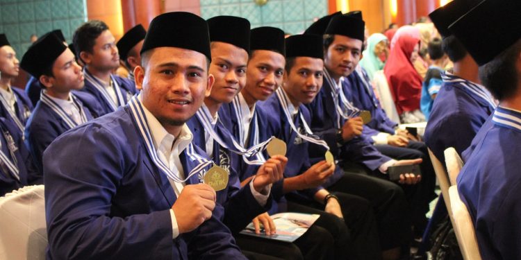 Kuliah D-2 Gratis di Pesantren Teknologi Informasi dan Komunikasi