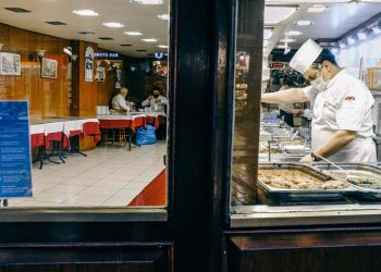 Restoran-restoran di Turki Mulai Buka Kembali Namun Timbulkan Kekhawatiran Para Dokter