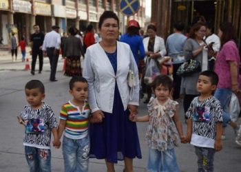 China Bawa Paksa Anak-anak Muslim Uighur ke Panti Asuhan