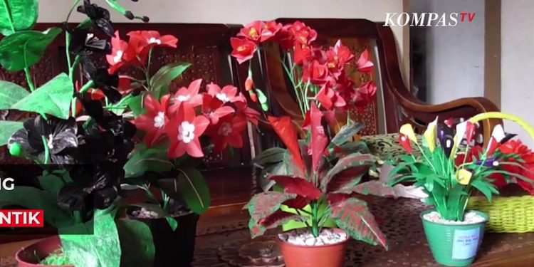 Sulap Kantong Plastik jadi Bunga Cantik