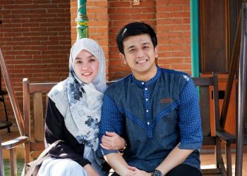 Gaya Hijab Simpel Marcellia, Istri Hamas Syahid