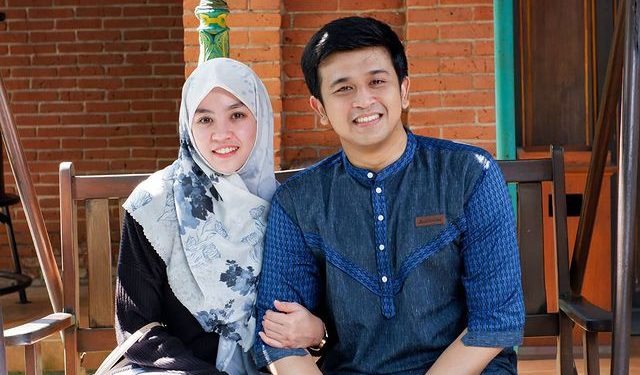 Gaya Hijab Simpel Marcellia, Istri Hamas Syahid