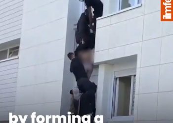 Sekelompok Pemuda Muslim Menolong Satu Keluarga dari Kebakaran di Prancis