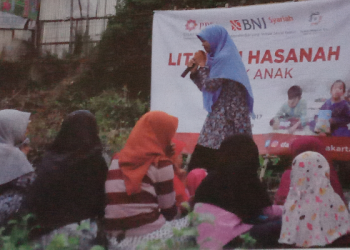 Antusiasme Anak-anak Belajar di Kali Code