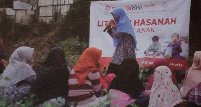 Antusiasme Anak-anak Belajar di Kali Code