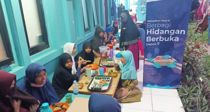 Komunitas Muslim Indonesia di Australia Berbagi Paket Berbuka Puasa di Australia dan Indonesia