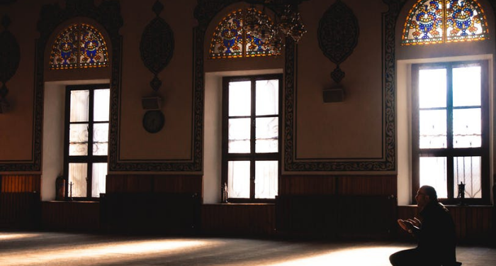Pentingnya Membersihkan Alat Shalat Secara Rutin