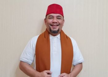 Makna Peci Merah dan Pangsi Bagi Heri Koswara