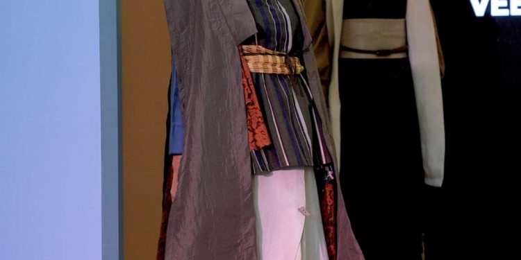 Vee House by Alvy Oktrisni Tampilkan Koleksi Rustic