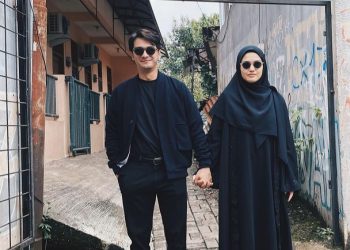 Outfit Ricky Harun-Herfiza Bergaya Modest Casual