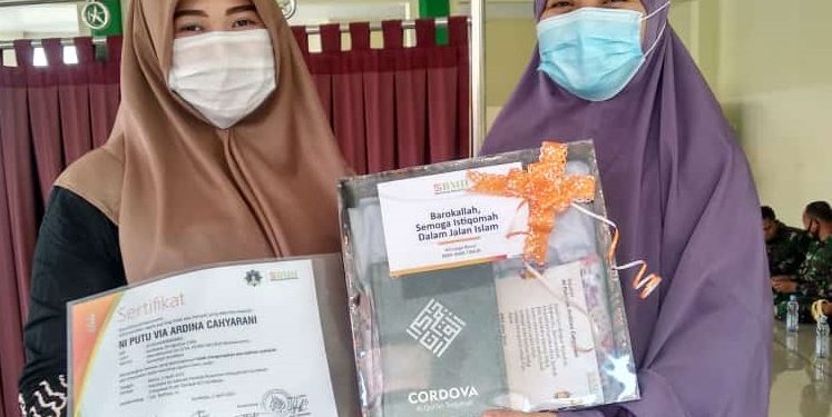 Dai Laznas BMH Bimbing Wanita Masuk Islam