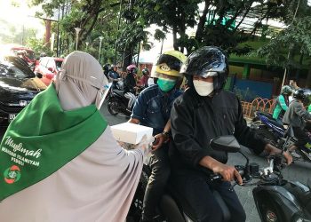 Muslimah Wahdah Sinjai Berbagi Tebar Ifthar Nusantara