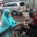 ChanelMuslim Peduli Bagikan Takjil untuk Para Pengendara