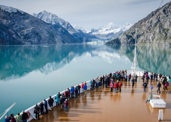 Alaska Tawarkan Turis Vaksin Covid-19 Mulai 1 Juni