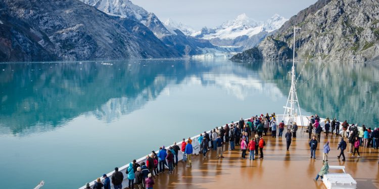 Alaska Tawarkan Turis Vaksin Covid-19 Mulai 1 Juni