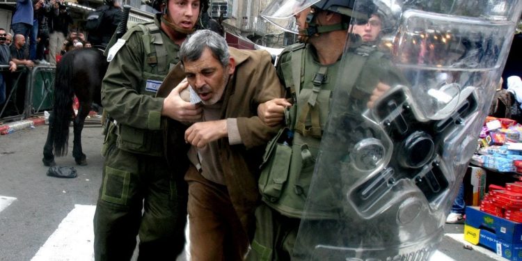 Pria Palestina Ditangkap Kembali oleh Israel Saat Rayakan Pembebasannya