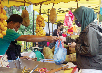 Warga Malaysia Padati Bazar Ramadan