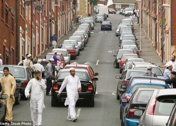 Muslim Blackburn Lakukan Pembersihan 100 Jalan Saat Puasa