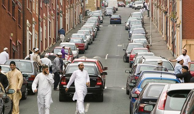 Muslim Blackburn Lakukan Pembersihan 100 Jalan Saat Puasa