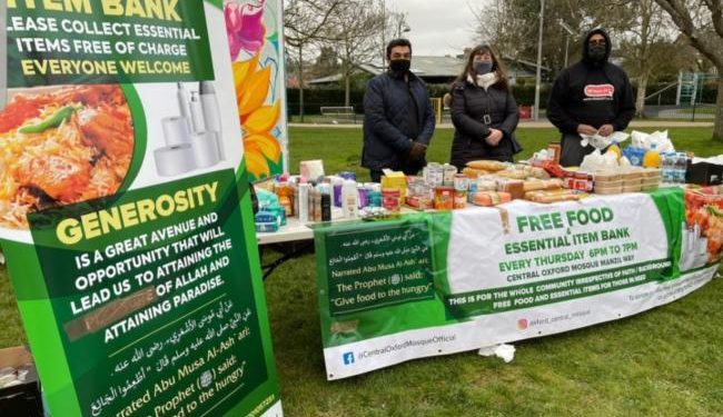 Masjid Pusat Oxford Bagikan Makanan Selama Ramadan