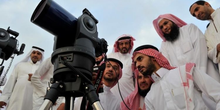 Bulan Tak Terlihat, Ramadan Mulai Selasa