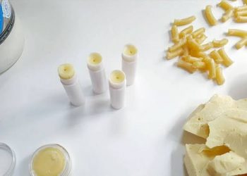 5 Tips Mudah Atasi Bibir Kering saat Berpuasa