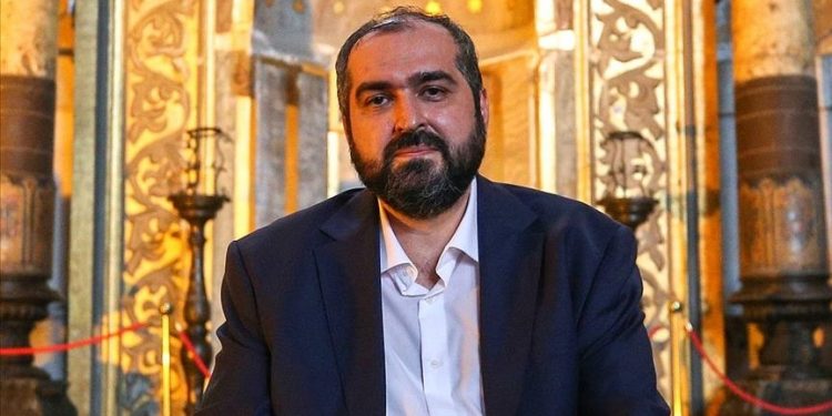 Imam Hagia Sophia Kembali ke Dunia Akademis