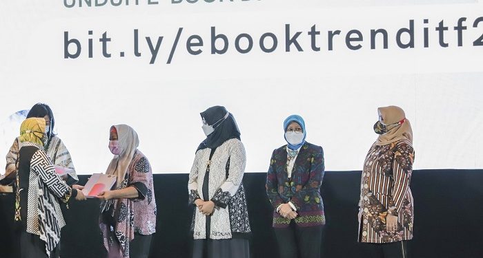Kemenparekraf Luncurkan e-book Fashion Trend 2021/2022