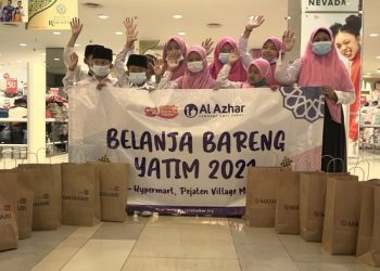 LAZ Al Azhar Ajak Yatim Duafa Belanja Keperluan Lebaran dan Sekolah