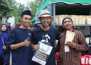 Aynut Dhobit, Dasamas Penggerak “Desa Lumpuh” Menjadi Berdaya