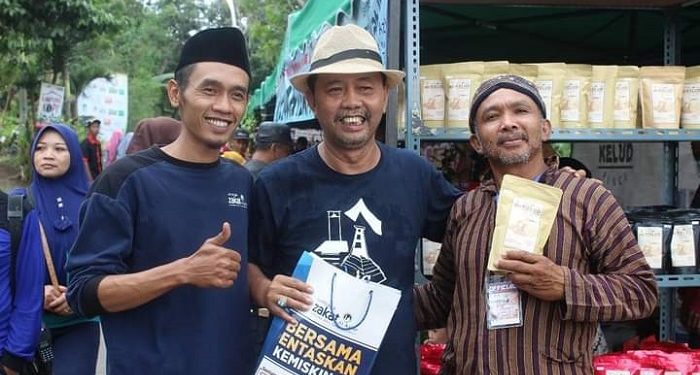 Aynut Dhobit, Dasamas Penggerak “Desa Lumpuh” Menjadi Berdaya