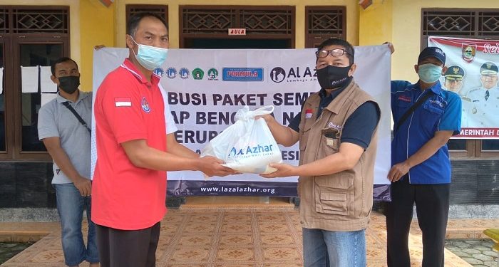 LAZ Al Azhar Jateng Salurkan Bantuan Paket Sembako Untuk Penyintas Erupsi Merapi