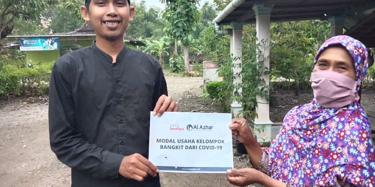 LAZ AL Azhar Salurkan Bantuan Modal Pertanian